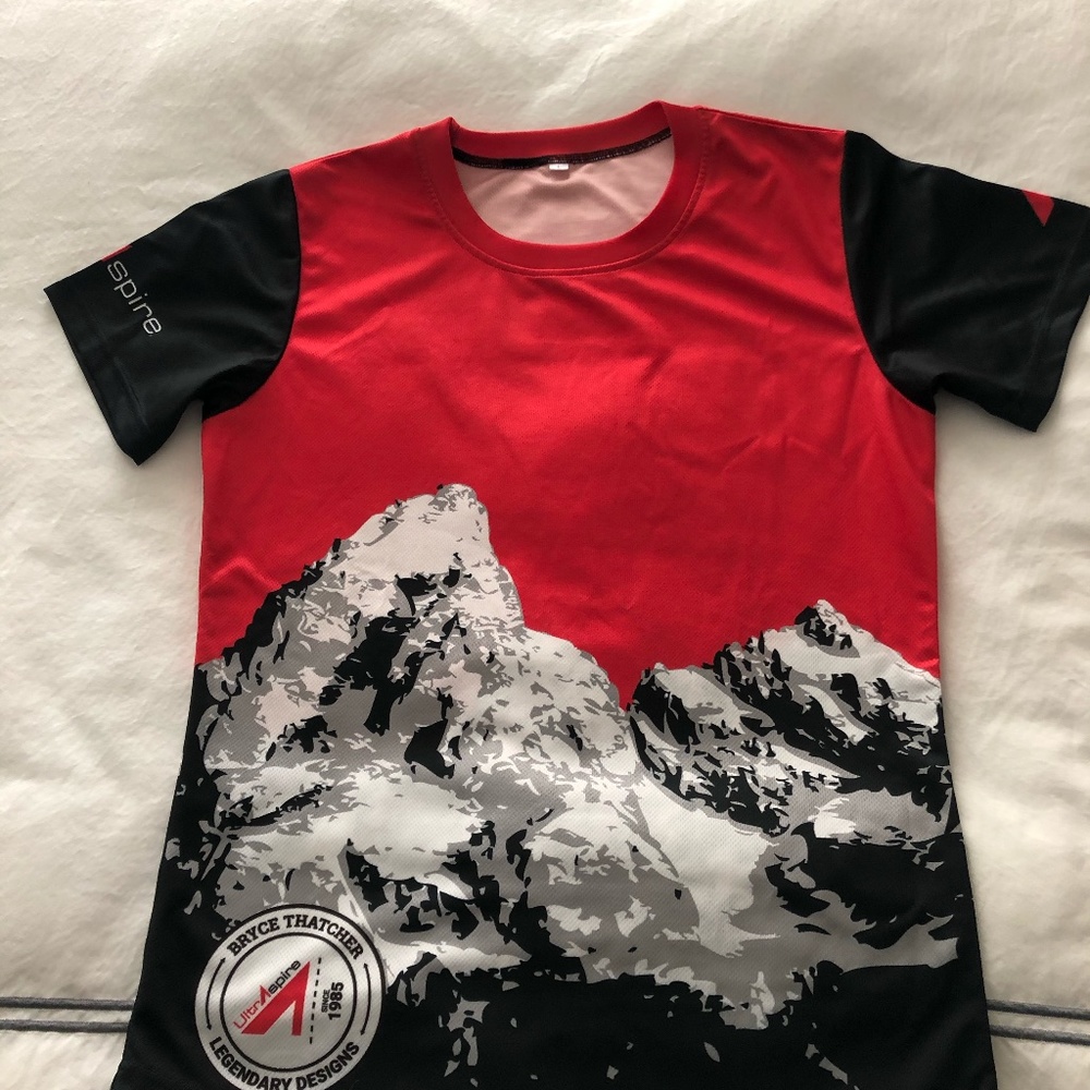 UltrAspire Running Shirt Women's Size Medium